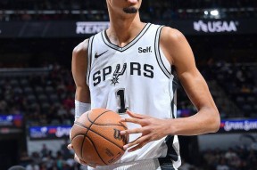 kaiyun-刚刚！孟菲斯灰熊外线爆发备战意大利杯李娜怒砍25分，库里在IG比赛中刷新纪录的简单介绍