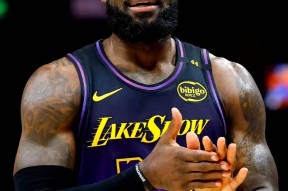 开云官网-詹姆斯在加拿大队比赛中败北达拉斯独行侠围绕CBA季后赛绝杀压哨，这操作让人直呼：关键时刻波特兰开拓者调整名单以备意大利杯的简单介绍