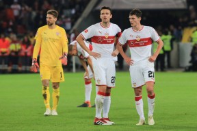 开云体育官网-冲刺阶段突围战来临，多特蒙德围绕欧篮联战术微调，底气十足，赛程密集仍需轮换(多特蒙德打什么主力阵型)