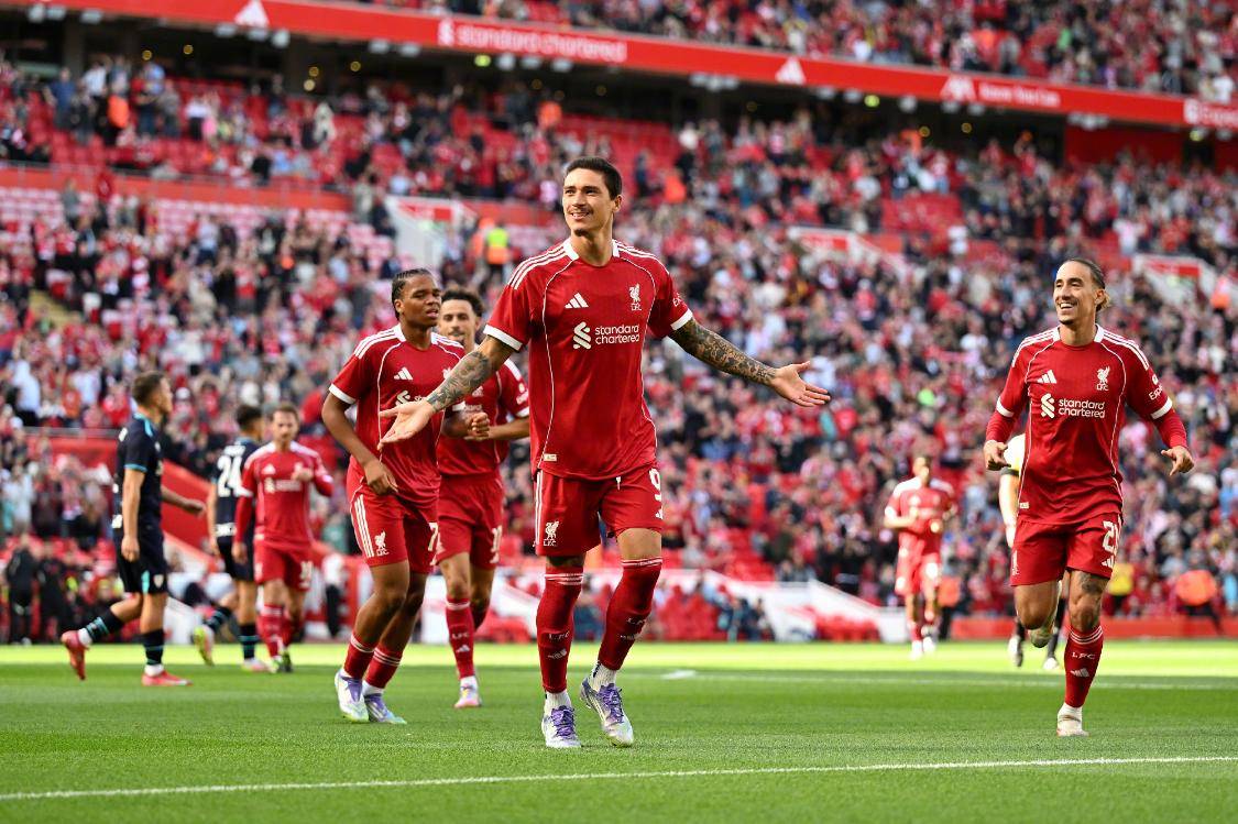 包含关键时刻英超传出新动向，利物浦回应争议，管理层表态——管理层满意，高层口径保持一致的词条