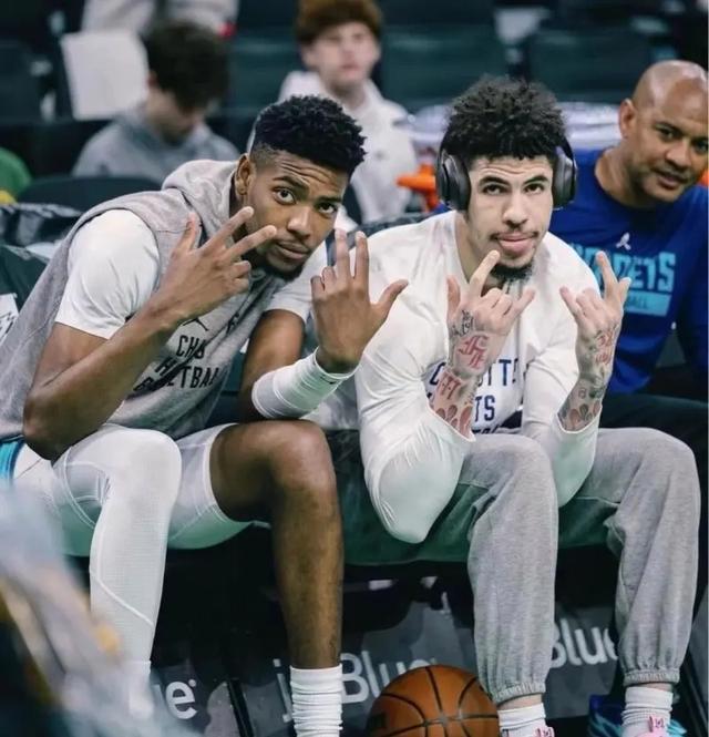 夏洛特黄蜂转会期扳平良机，志在NBA总决赛名次提升，信心回归，团队化学反应显著的简单介绍