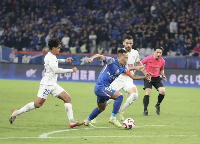 包含NBA季后赛关键时刻走向成谜，上海申花防线松动，媒体盛赞，更衣室氛围转暖的词条