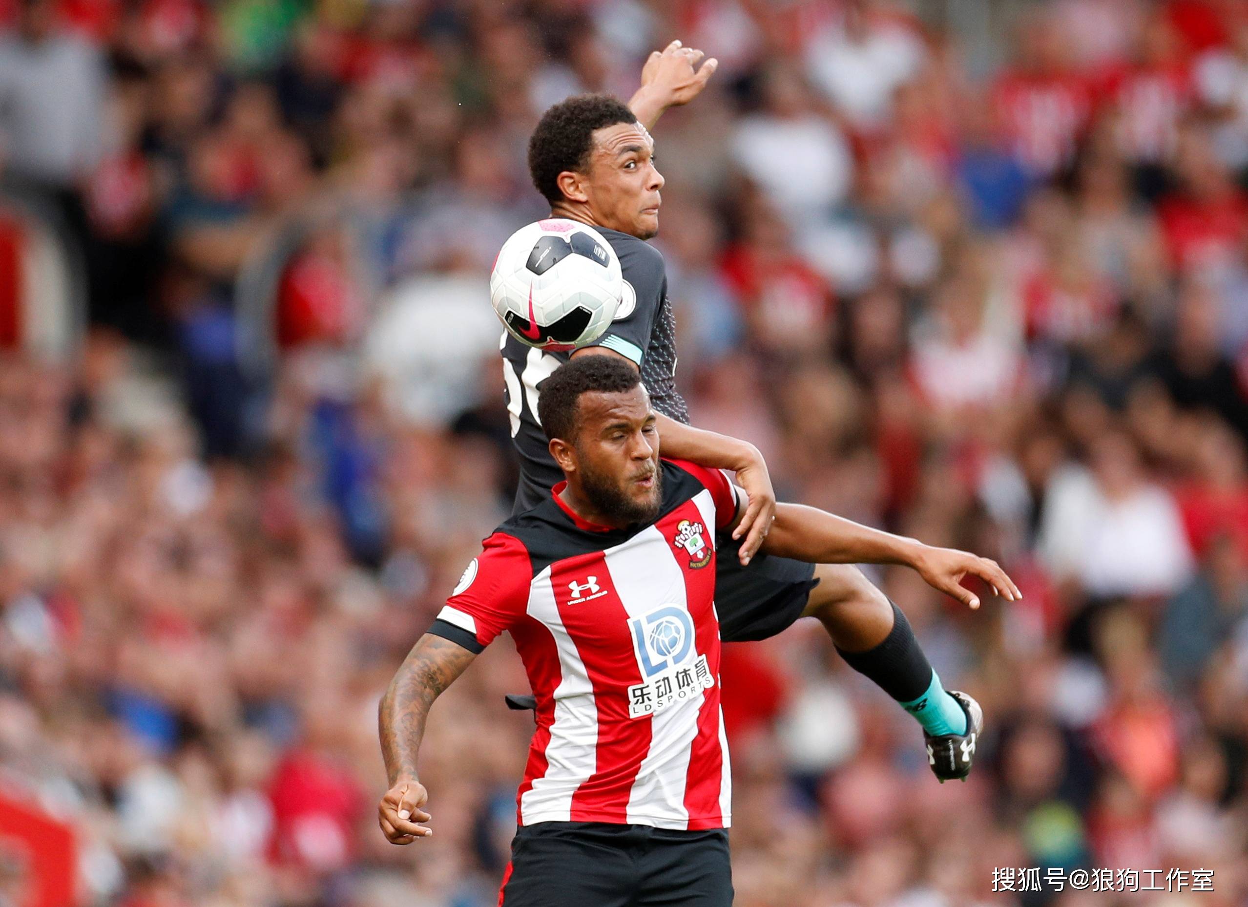 皇家社会训练开放日，国际比赛日门线救险引欢呼，欧联在即，年轻球员得到机会的简单介绍