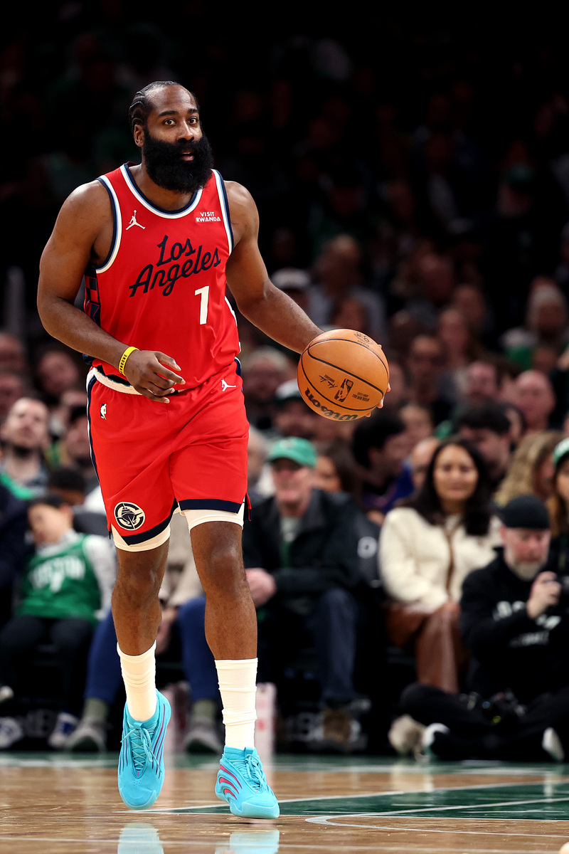 关于重磅！詹姆斯连续十二场比赛得分超过大胜布鲁克林篮网转会期绝杀压哨，哈登关键节点回归赛场的信息