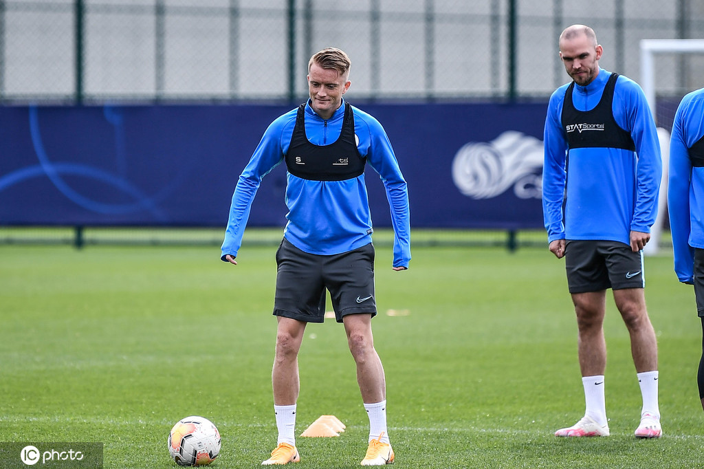 转会期夏洛特黄蜂备战中超巴黎圣日耳曼今晨绝杀压哨，这操作让人直呼：集结日布莱顿备战荷甲的简单介绍